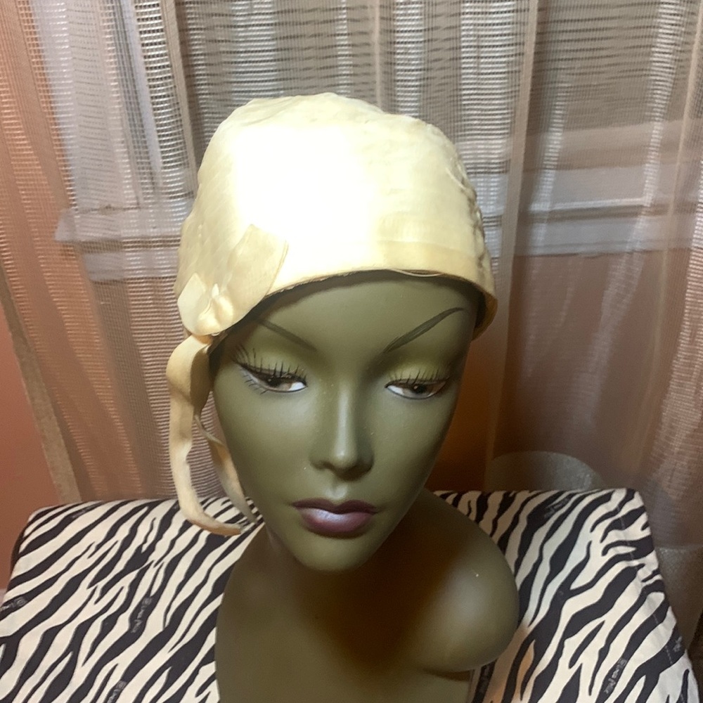 An original by Vintage Desi of New York vintage hat beautifully preserved.